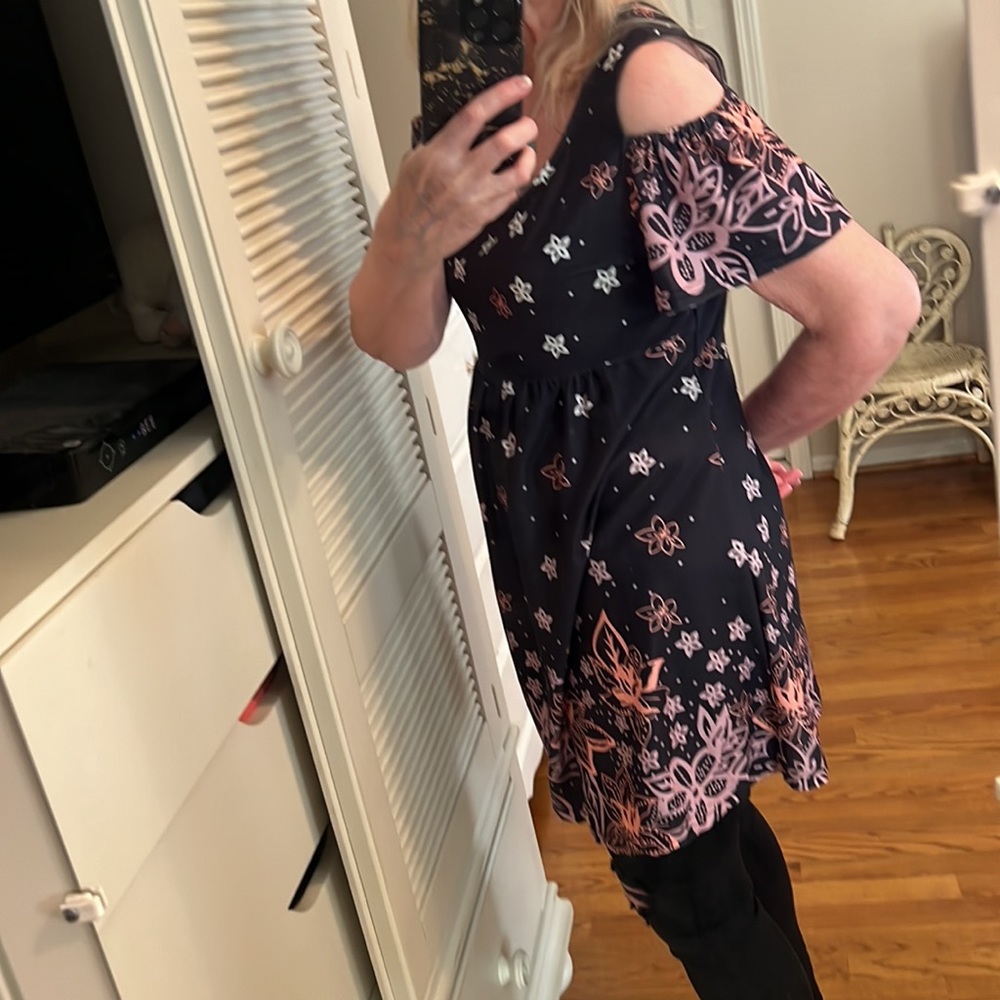 REBORN Short Sleeved Cold Shoulder Boho Tunic Top - Picture 2 of 10